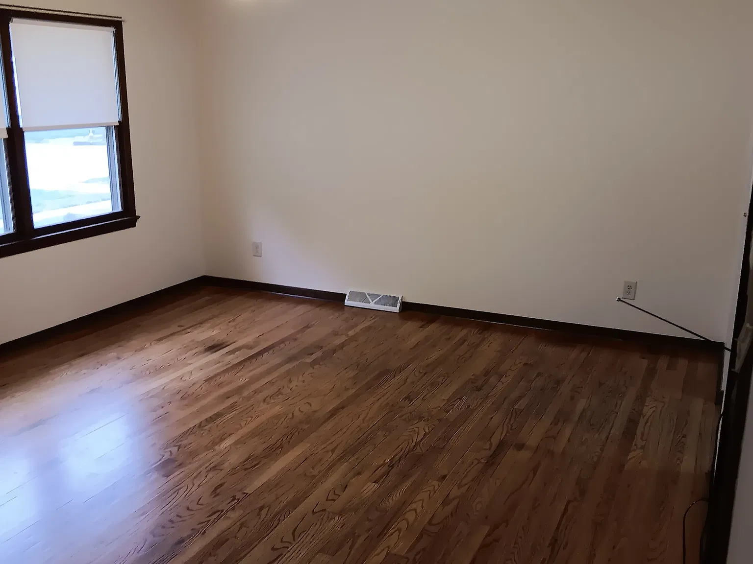 2 bed, 1.5 bath, 800 sqft, $1,100 — Photo 2