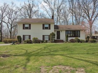 26 Ridgewood Rd, Livingston, NJ 07039