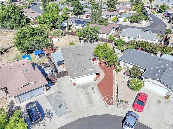 2nd image of 2123 Camelia Ct
