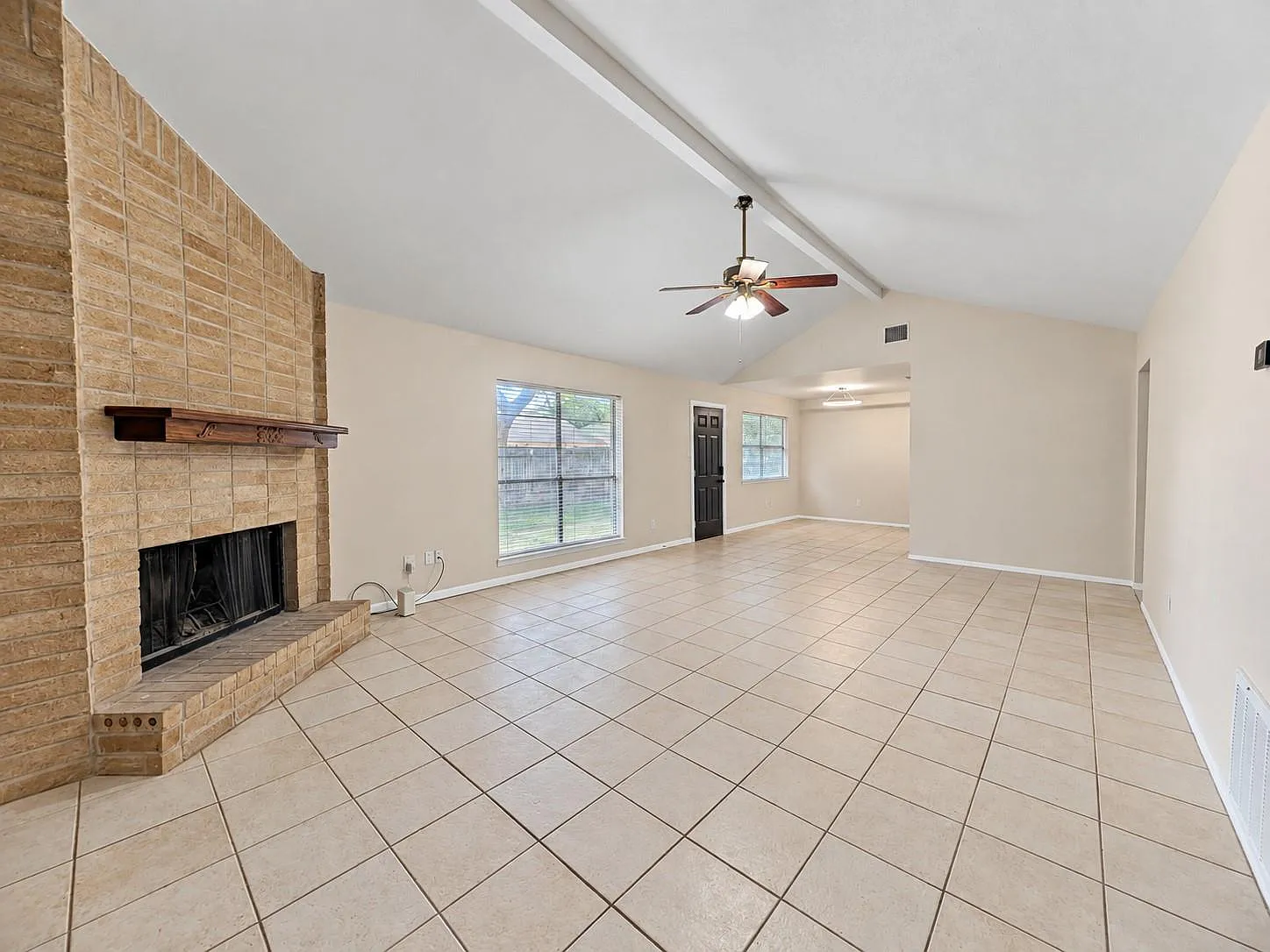 3 bed, 2.0 bath, 1575 sqft, $1,895 — Photo 3