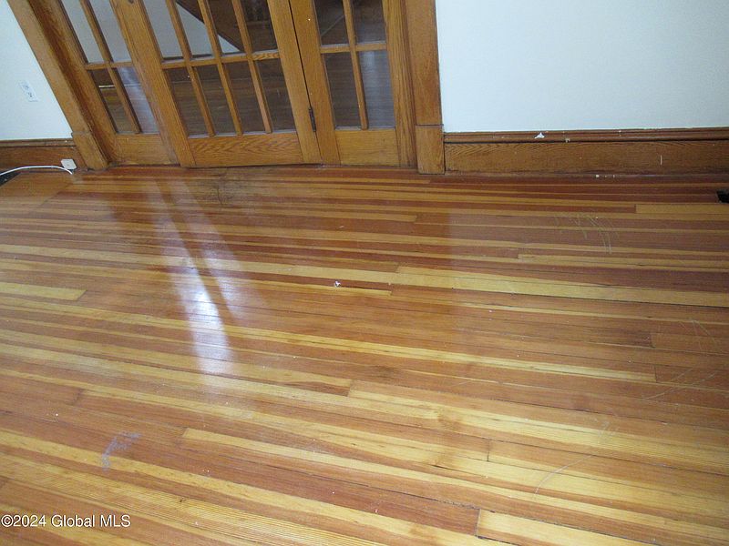 4th image of 122 N Holmes Street