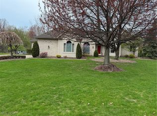 5513 Strathaven Dr, Highland Heights, OH 44143