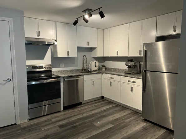 2102 White Cedar Blvd, Portsmouth, NH 03801