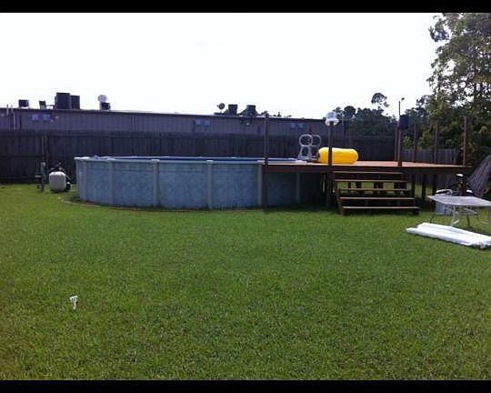 3rd image of 140 Lesley Ln