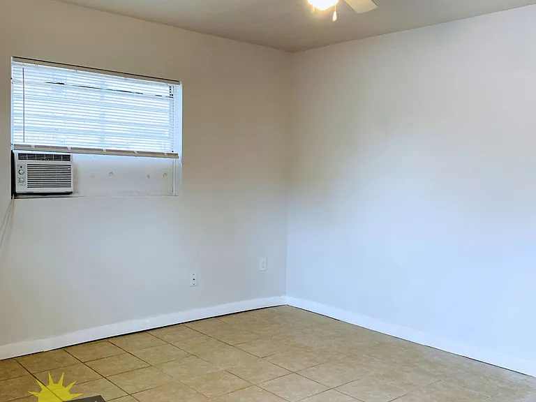 708 Georgia St #2 — Photo 6