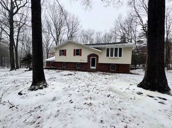 227 Shady Oaks Dr E, Saylorsburg, PA 18353