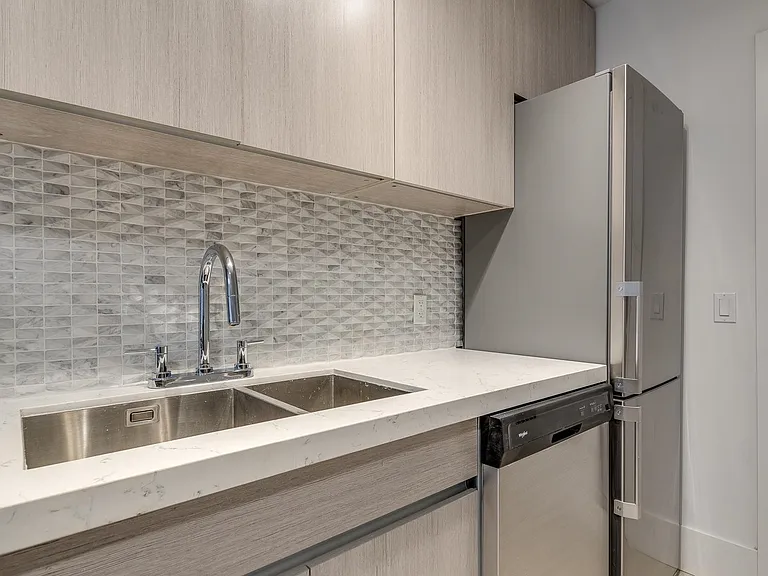 1425 Haro St #105 — Photo 16