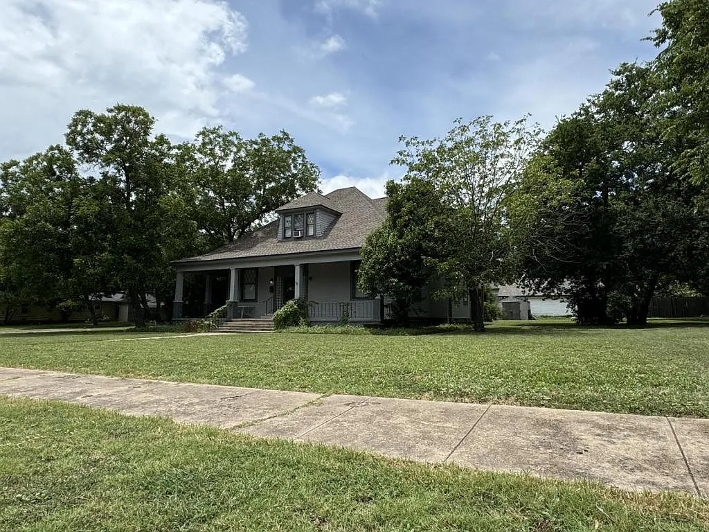 906 N Penelope St — Photo 1