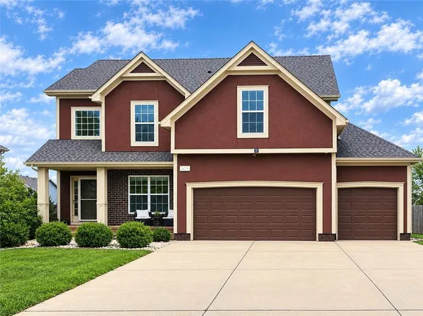 12606 S Laci Cir, Lake Lotawana, MO 64086