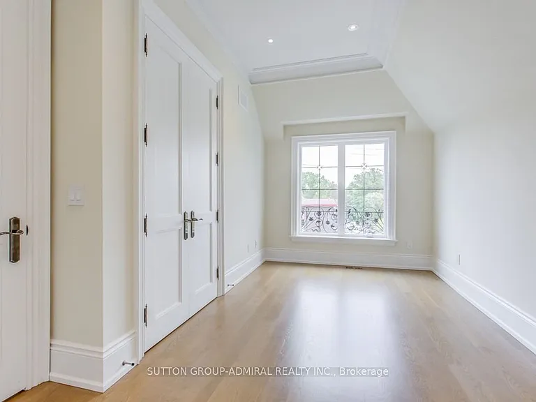305 Finch Ave E — Photo 20