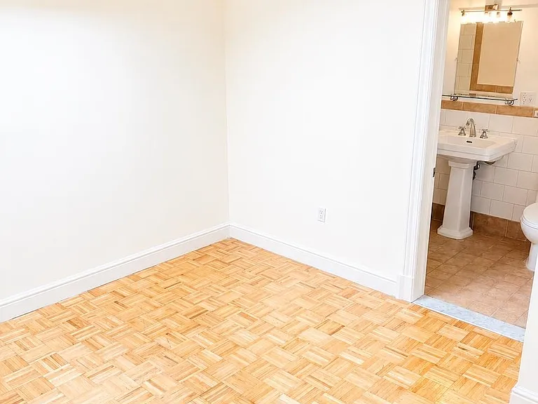 300 Communipaw Ave #302 — Photo 18