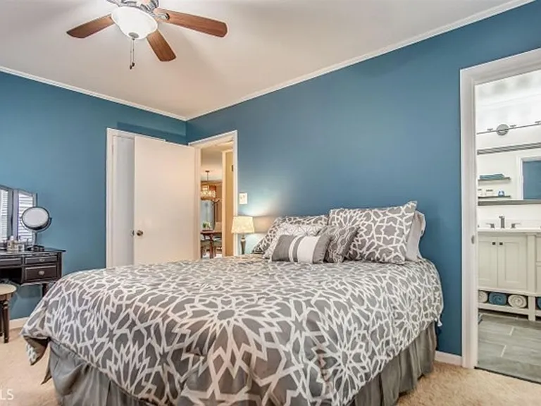 563 Mountain View Cir — Photo 13