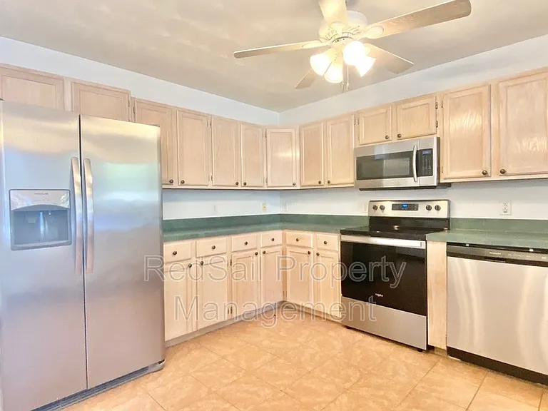 500 Windward Dr — Photo 5