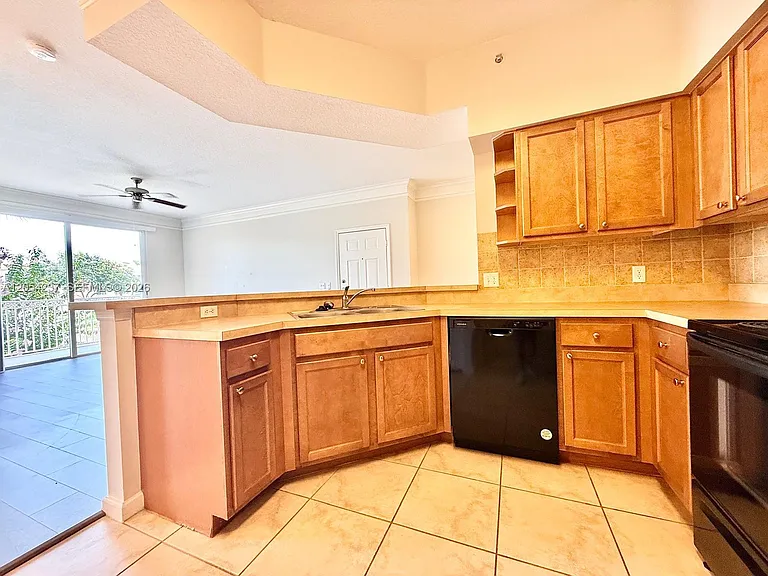 9208 Myrtlewood Cir W #208 — Photo 8