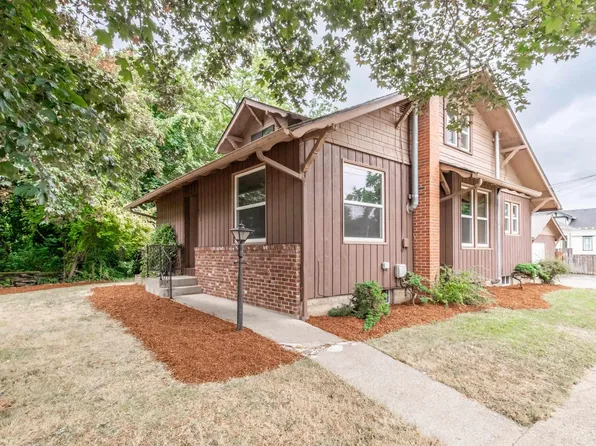 708 Hiatt St, Lebanon, OR 97355