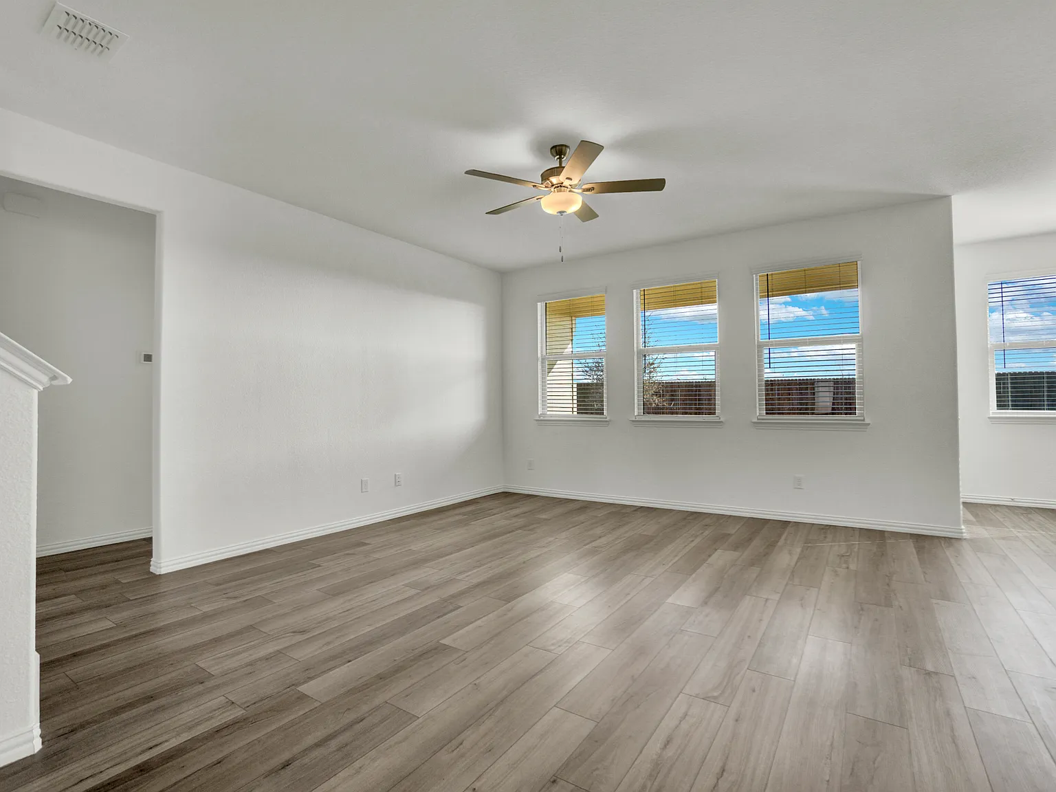 4 bed, 2348 sqft, $2,650 — Photo 4
