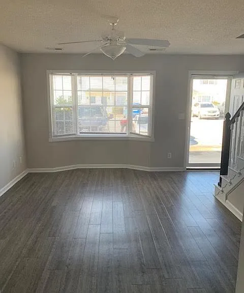 3955 Sterling Pointe Dr — Photo 3