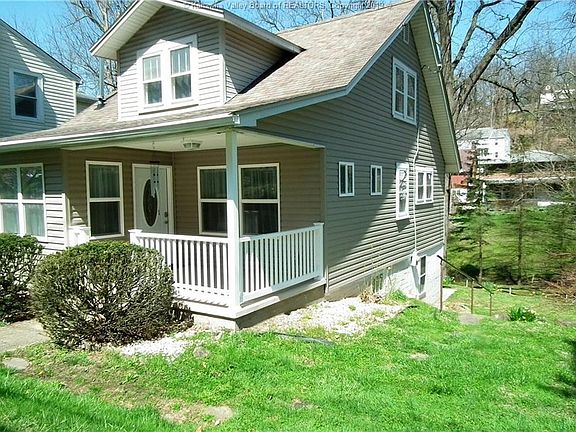 3rd image of 813 Montrose Dr