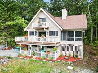805 Main Ct, Hawley, PA 18428