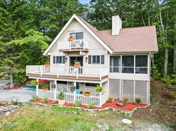 805 Main Ct, Hawley, PA 18428