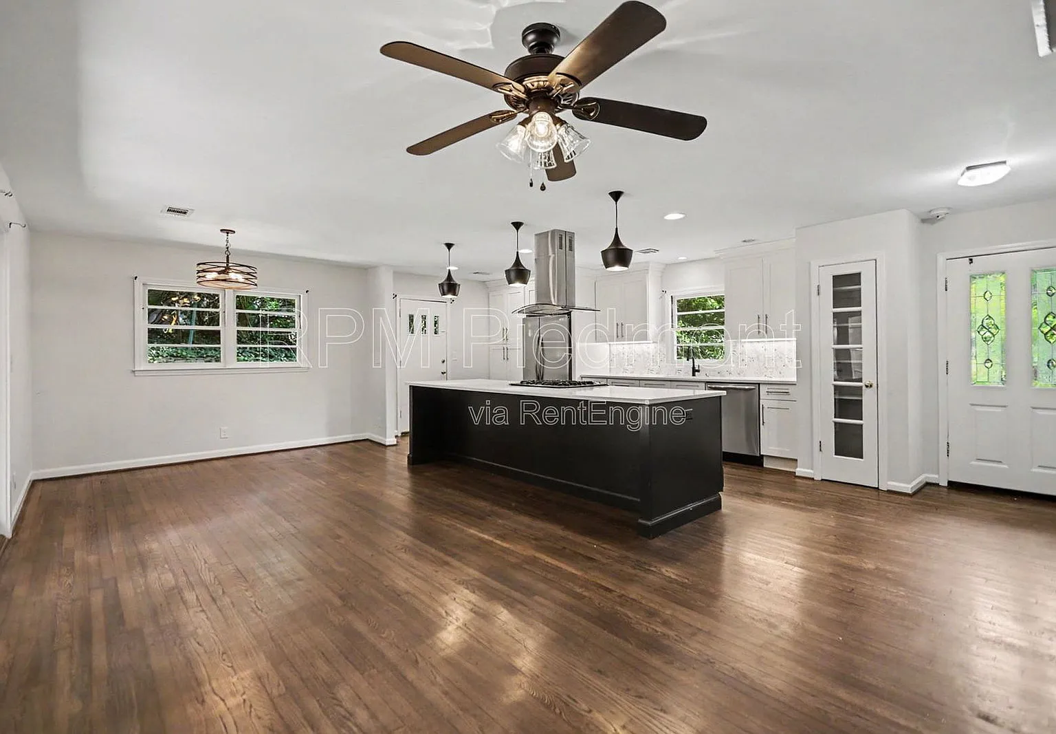 4 bed, 2.0 bath, 1893 sqft, $2,950 — Photo 2