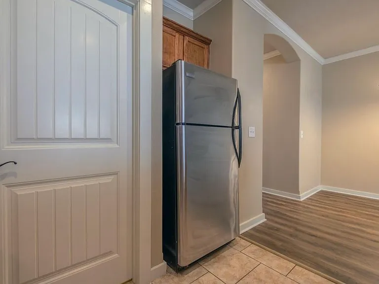 102 Venezia Ln — Photo 12