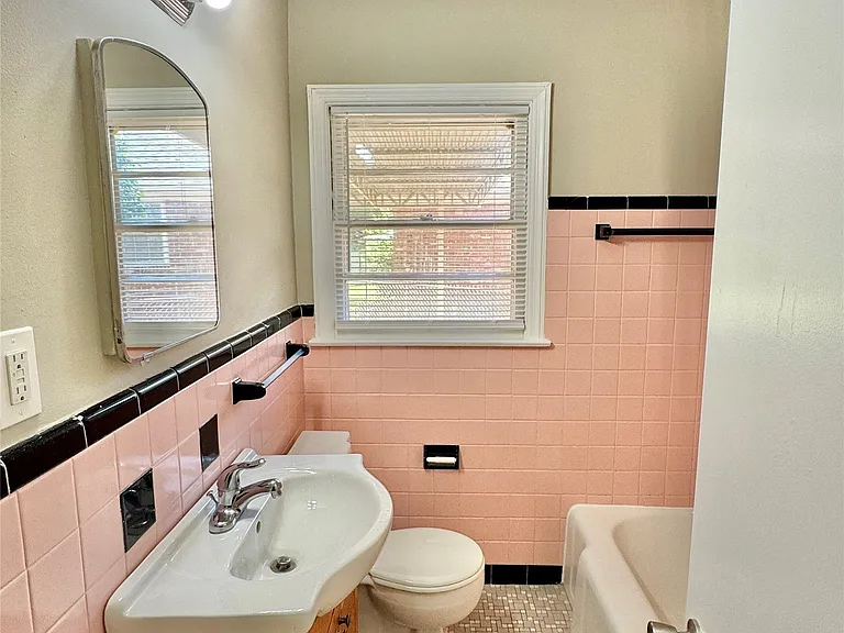 804 Hillman St — Photo 23