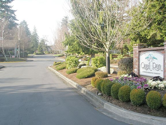 Beautiful entrace to Quail Run