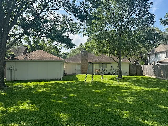 4 bed, 2000 sqft, $2,300 — Photo 3