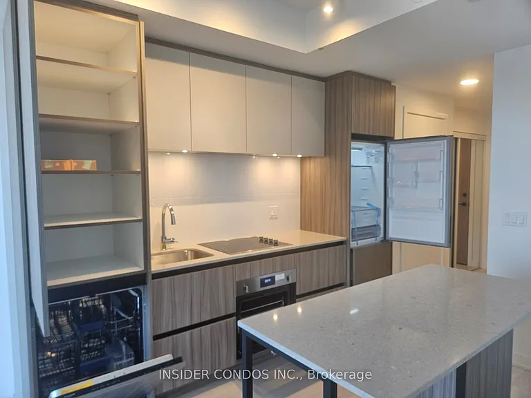 7950 Bathurst St #1412 — Photo 9