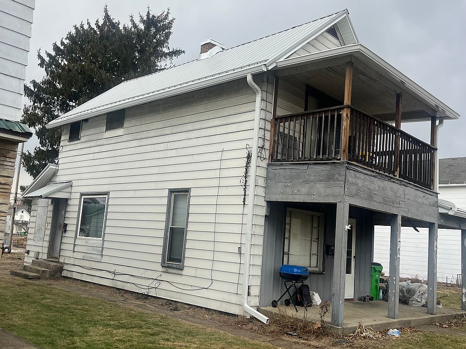 Upstairs apartment 1 bedroom with private balcony