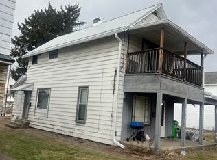 515 S 6th St APT B, Coshocton, OH 43812