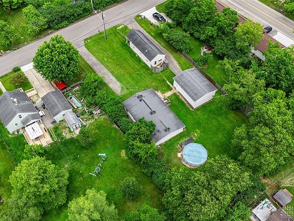 5th image of 916 Louis St
