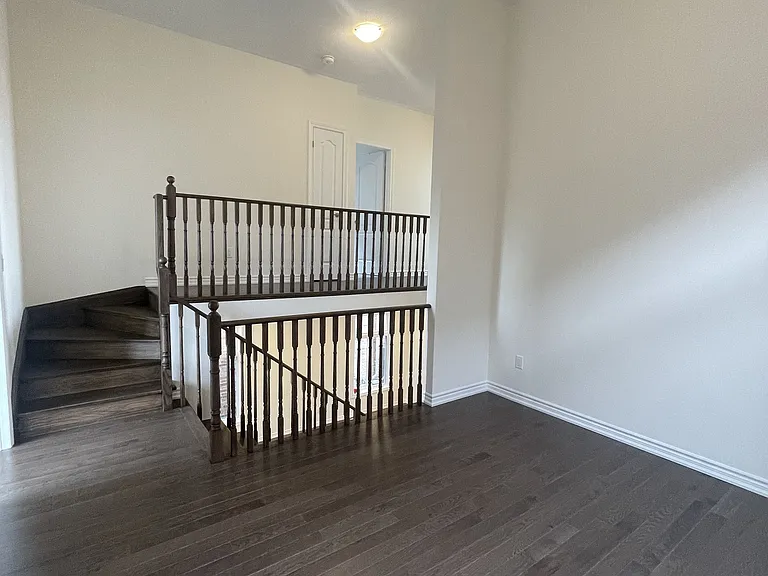 913 Rexton Dr — Photo 18