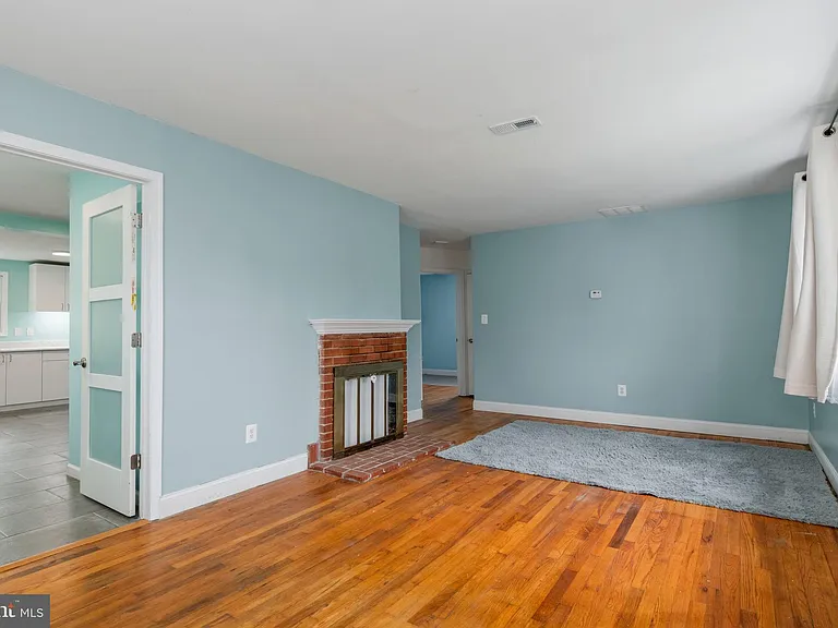 6823 Barrett Rd — Photo 5