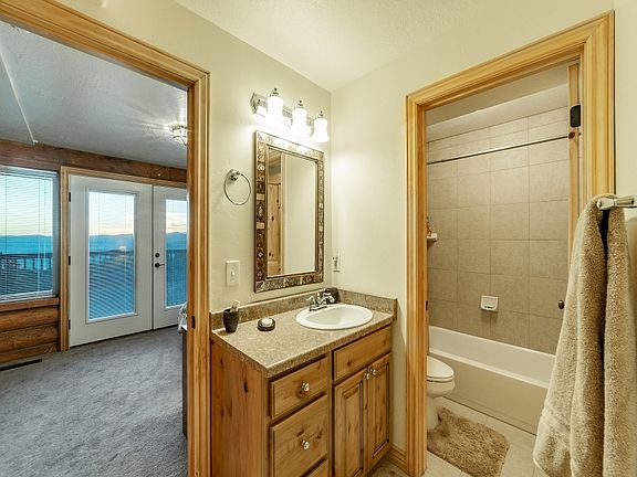 Main Floor Full Bath