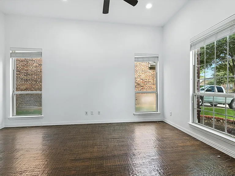 10421 Sexton Dr — Photo 16
