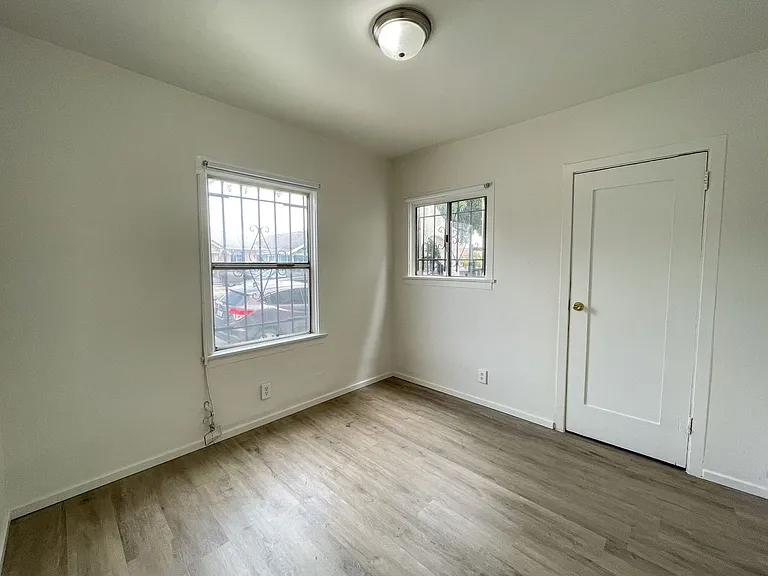 1450 W 39th St — Photo 17