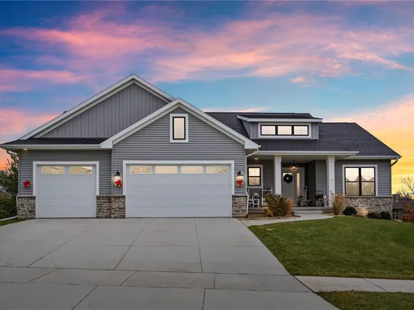 2927 Diamondback Rd, Hiawatha, IA 52233