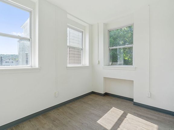 2nd image of 1115 6th Ave APT 206
