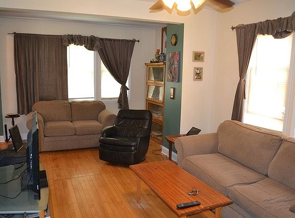 3rd image of 7637 W Catalpa Ave