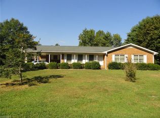 126 Forest Park Dr, Thomasville, NC 27360