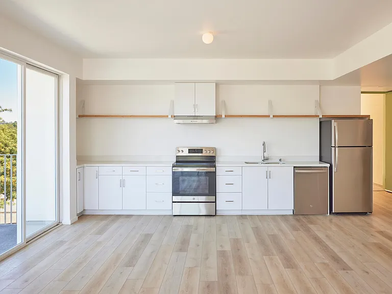 636 N Juanita Ave — Photo 1