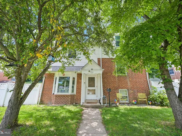 913 Lomond Ln, Philadelphia, PA 19128