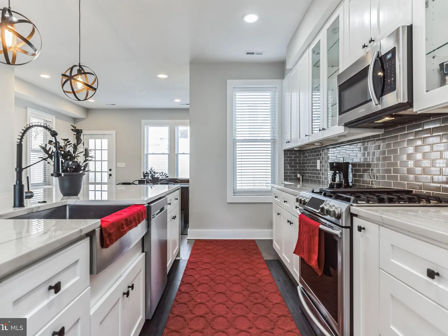 4 bed, 3.5 bath, 1560 sqft, $5,100 — Photo 4