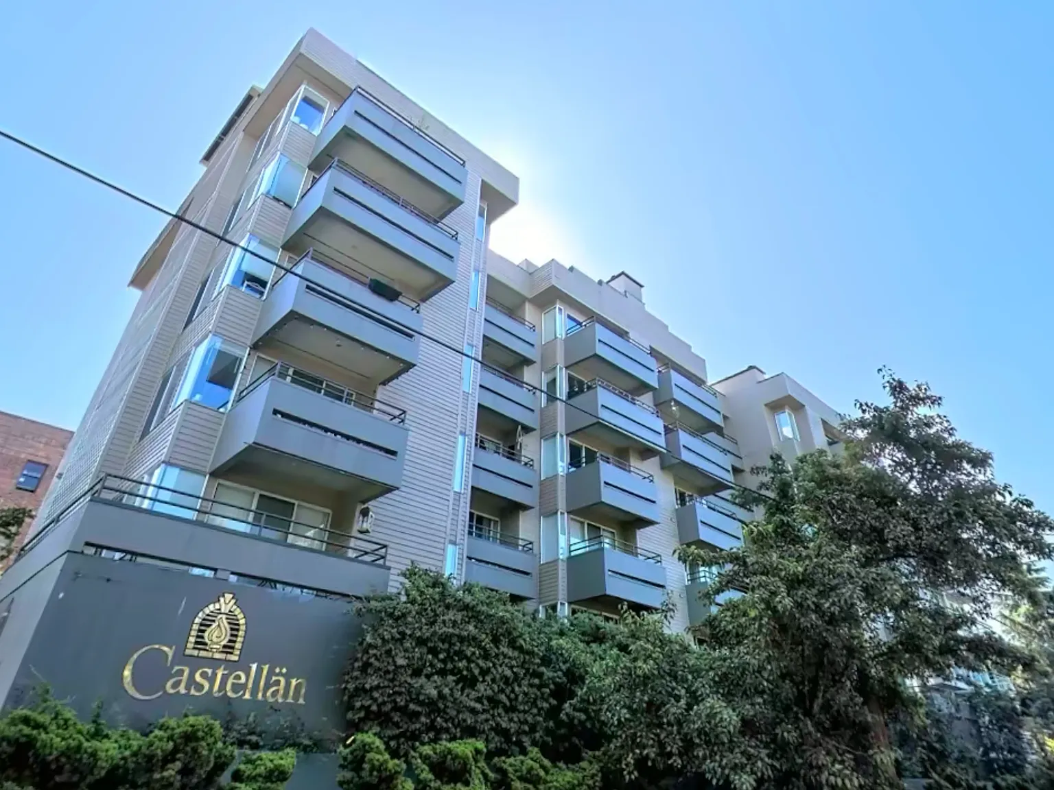 Castellan Apartments — Photo 1