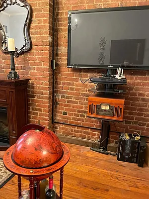 Sold by Manhattan Flats | media 1