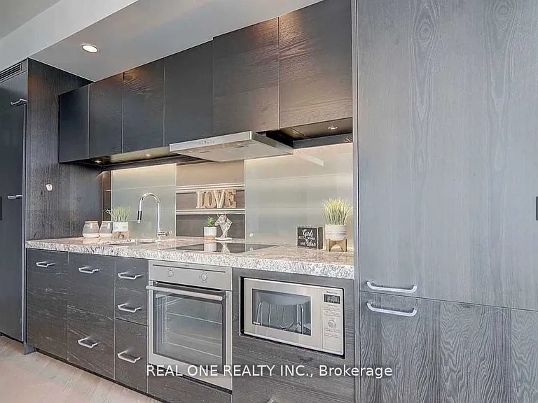 45 Charles St E #4212 — Photo 7