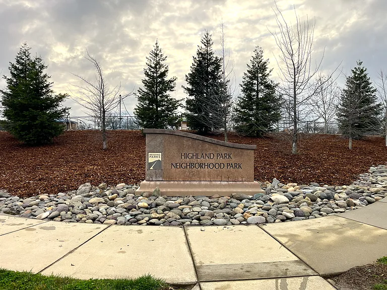 Walking distance to Neighborhood Park