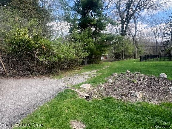 2nd image of 4555 Arrowhead Rd